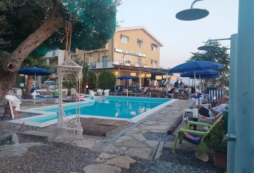 ホテル Piccolo Mondo