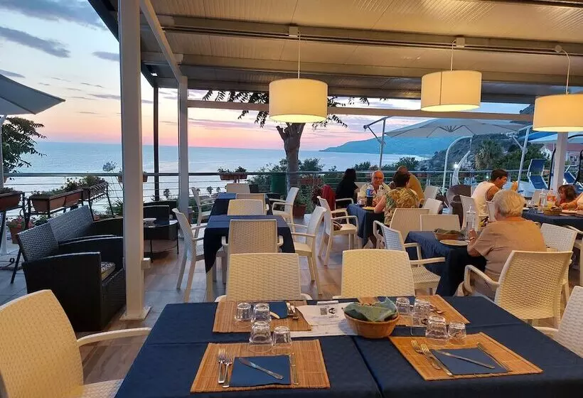 ホテル Piccolo Mondo