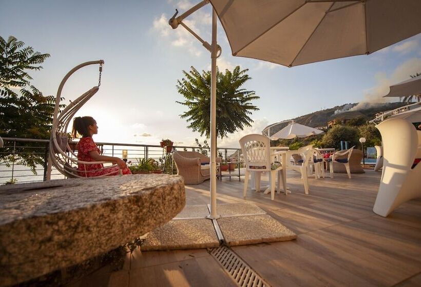 ホテル Piccolo Mondo