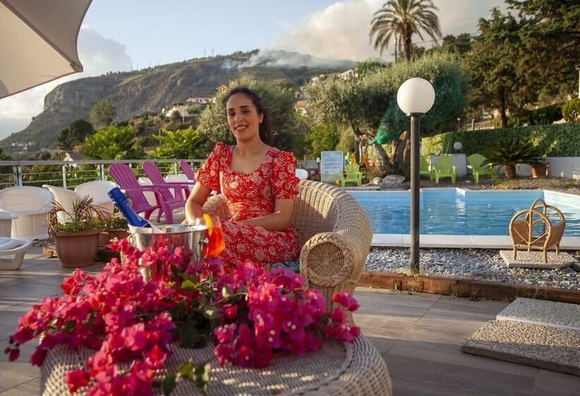 ホテル Piccolo Mondo