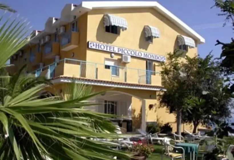 ホテル Piccolo Mondo