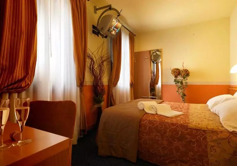 Отель & Residence Roma