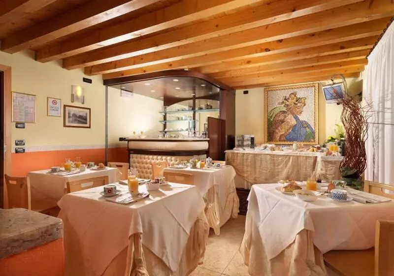 Отель & Residence Roma