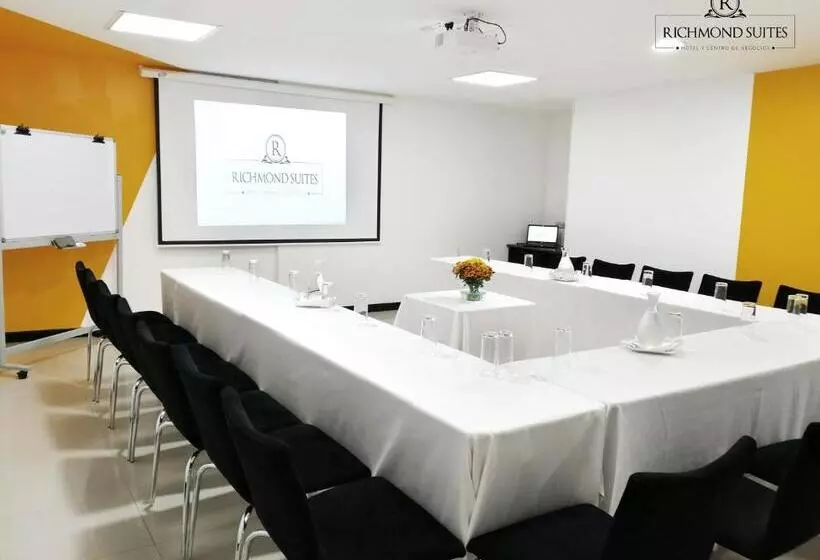 호텔 Richmond Suites