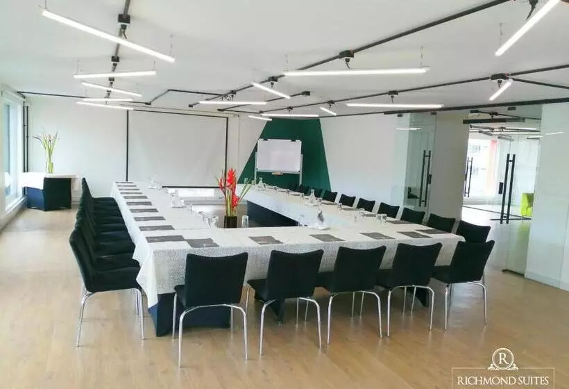 호텔 Richmond Suites