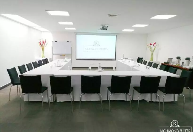 호텔 Richmond Suites