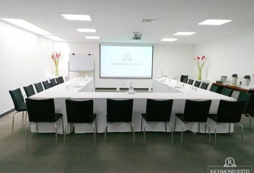 호텔 Richmond Suites