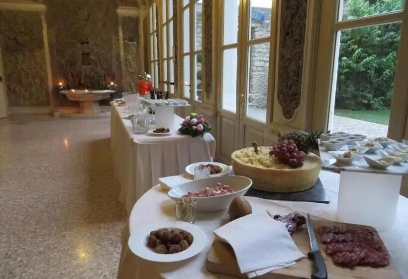 ホテル Villa Fenaroli Palace