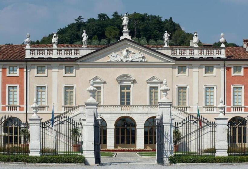 Отель Villa Fenaroli Palace