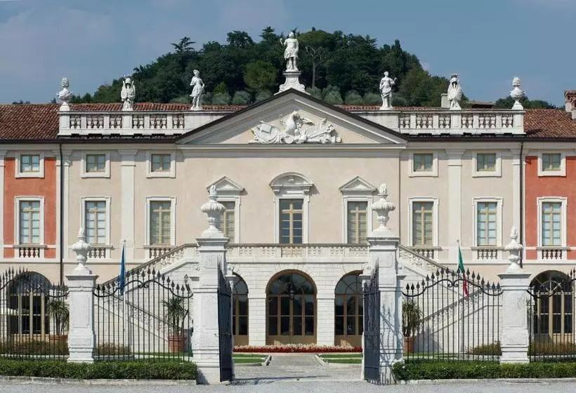 ホテル Villa Fenaroli Palace