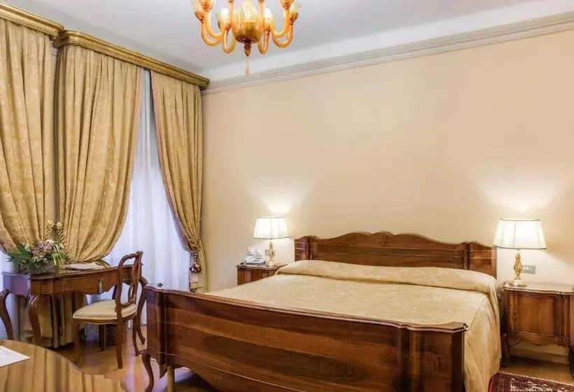 ホテル Villa Fenaroli Palace