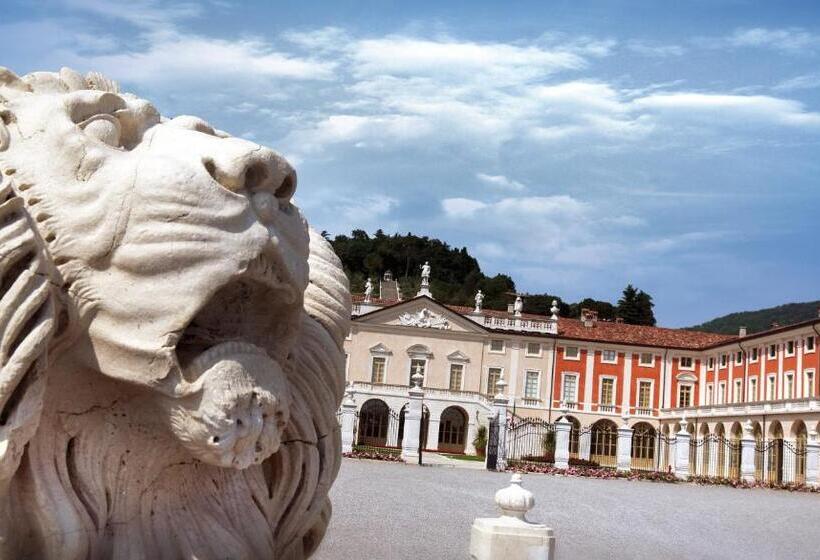 Отель Villa Fenaroli Palace