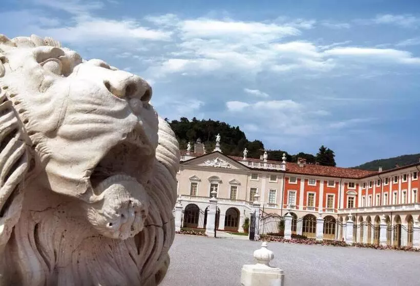 ホテル Villa Fenaroli Palace