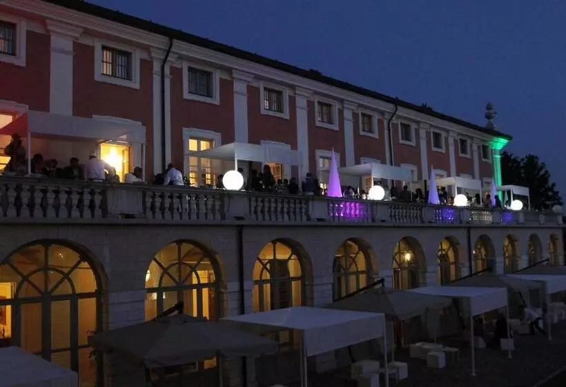 ホテル Villa Fenaroli Palace