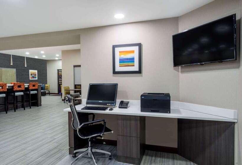 فندق Baymont By Wyndham Clarksville