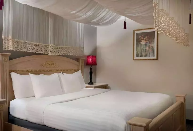 هتل Baymont By Wyndham Des Moines North