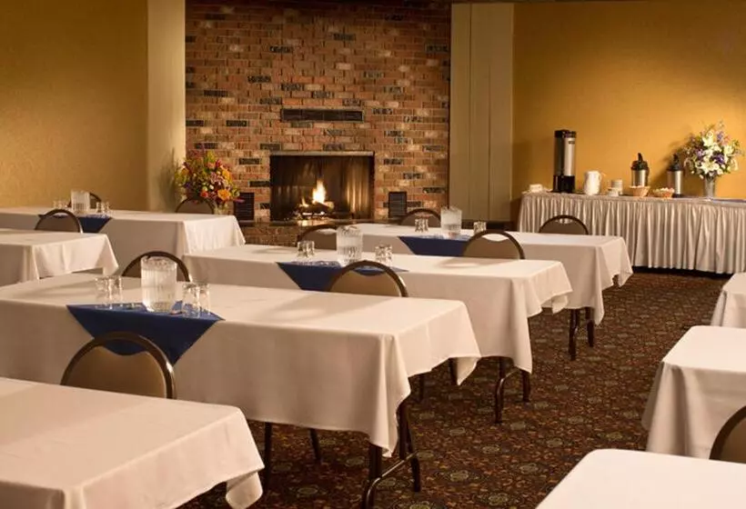 ホテル Coast Inn At Lake Hood