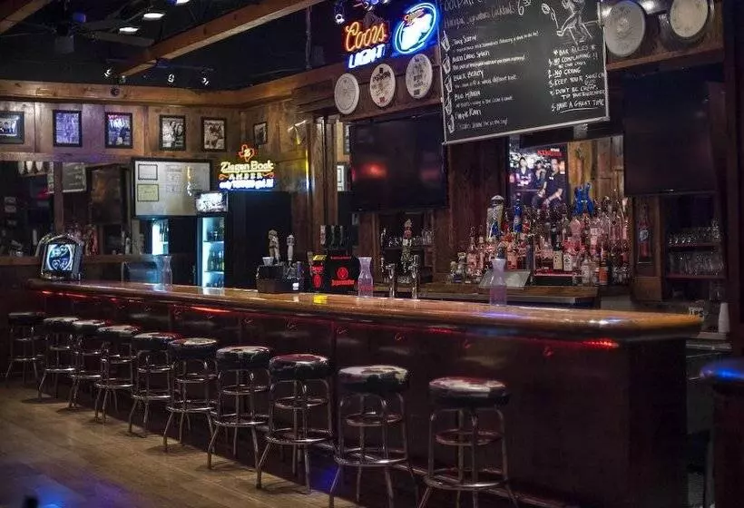 هتل Express Inn & Suites