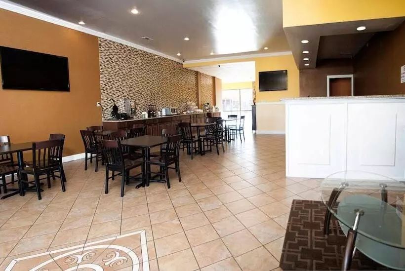 هتل Express Inn & Suites