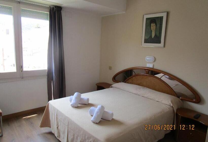 호텔 Apartaments Gesòria Porta Ferrada