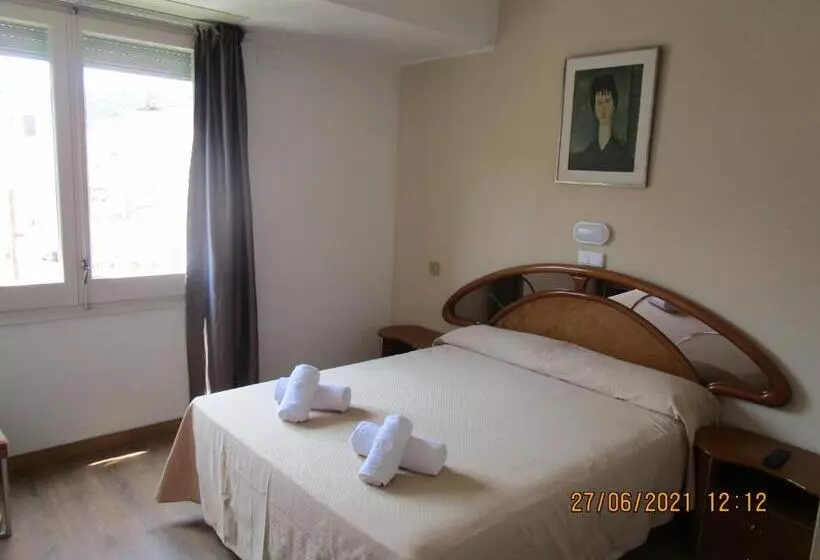 Отель Apartaments Gesòria Porta Ferrada