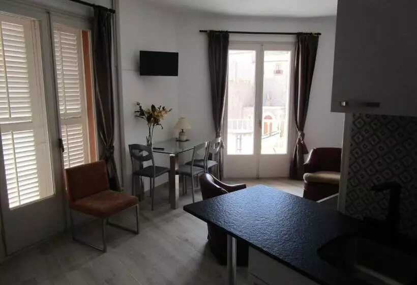 Отель Apartaments Gesòria Porta Ferrada