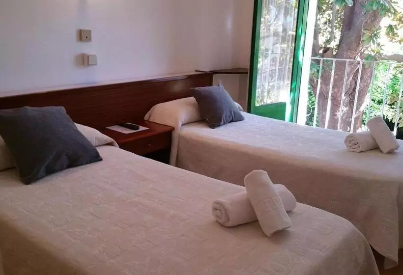 Отель Apartaments Gesòria Porta Ferrada