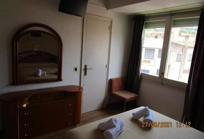 Отель Apartaments Gesòria Porta Ferrada