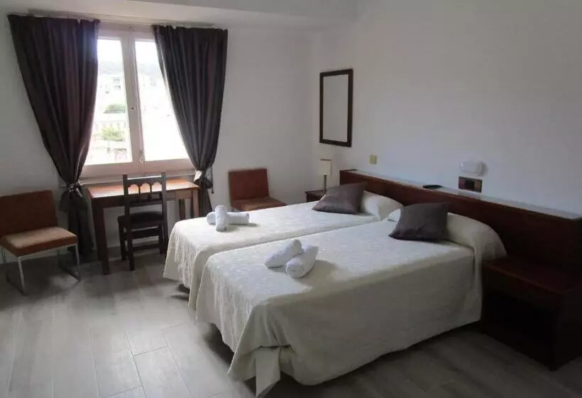 Отель Apartaments Gesòria Porta Ferrada