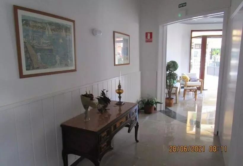 Отель Apartaments Gesòria Porta Ferrada
