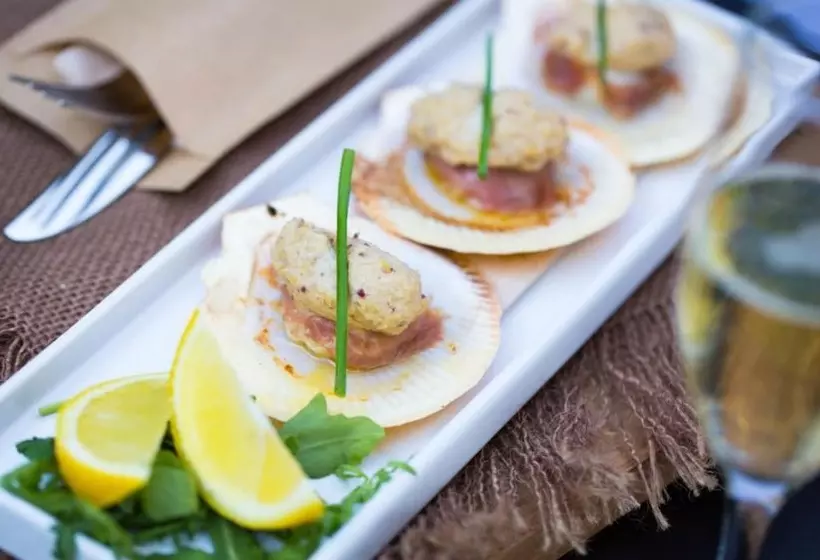 Highlander Hotel Bar Kitchen Rooftop