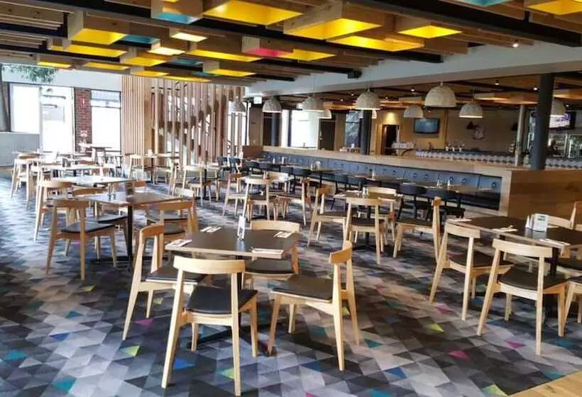 Highlander Hotel Bar Kitchen Rooftop