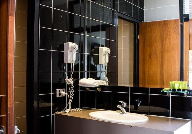 Highlander Hotel Bar Kitchen Rooftop