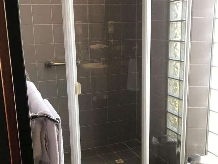 Highlander Hotel Bar Kitchen Rooftop