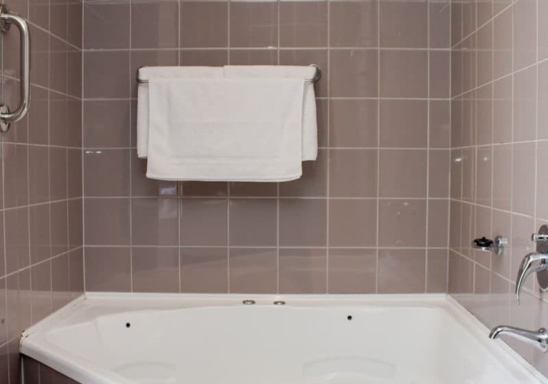 Highlander Hotel Bar Kitchen Rooftop