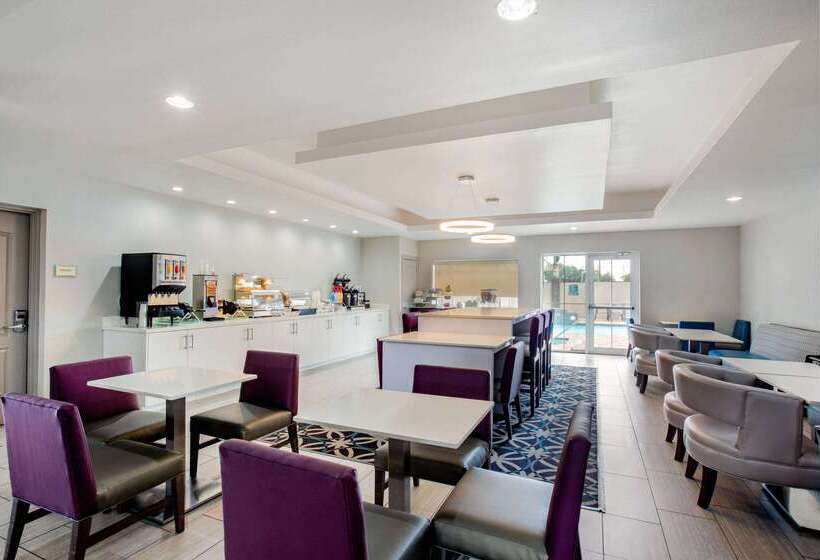 Отель La Quinta By Wyndham Mission At West Mcallen