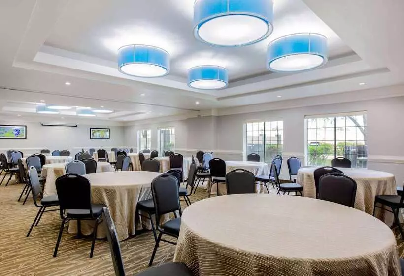 호텔 La Quinta By Wyndham Mission At West Mcallen