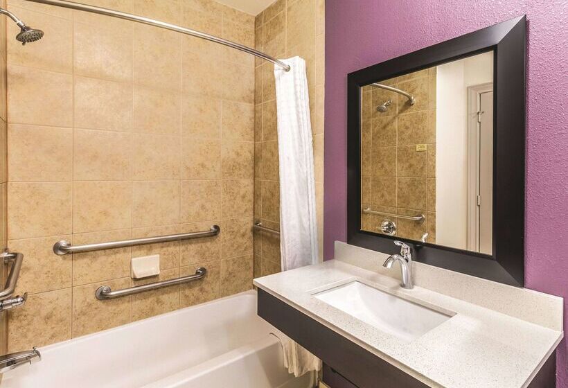 Отель La Quinta By Wyndham Mission At West Mcallen