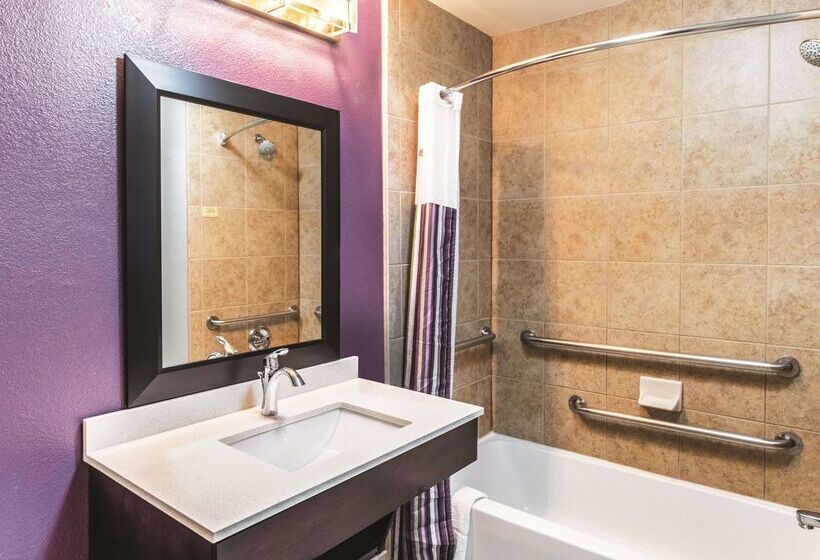 Отель La Quinta By Wyndham Mission At West Mcallen