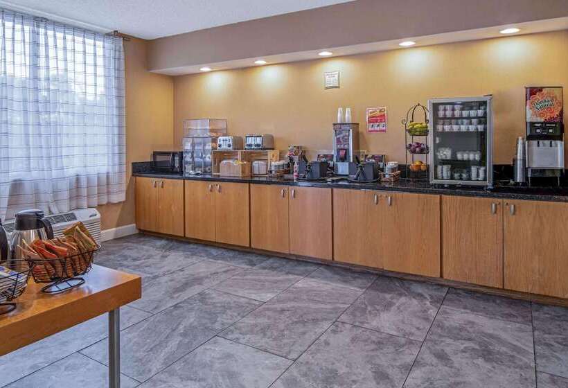 호텔 La Quinta By Wyndham Naples Downtown