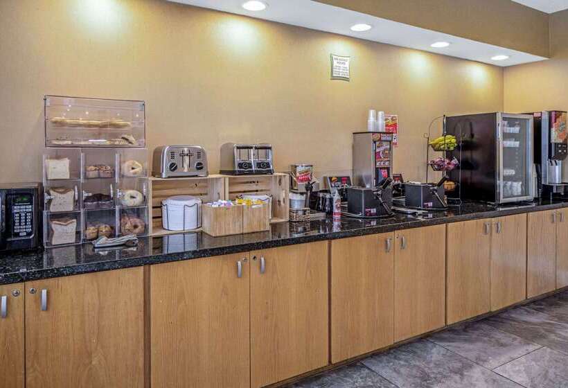 호텔 La Quinta By Wyndham Naples Downtown