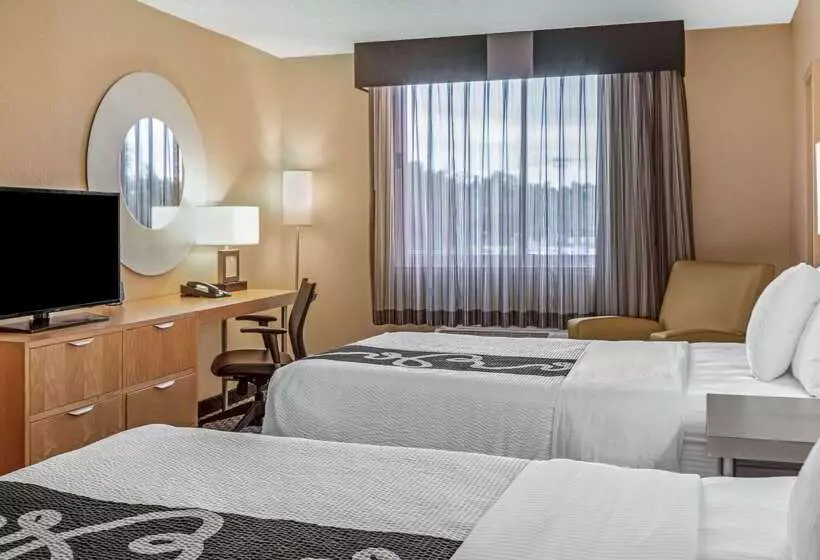 هتل La Quinta By Wyndham Naples Downtown