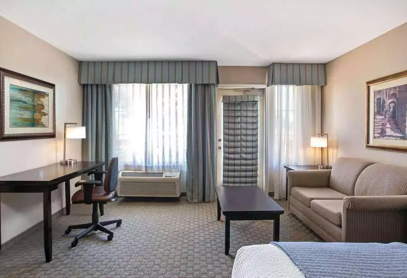 هتل La Quinta By Wyndham Paso Robles