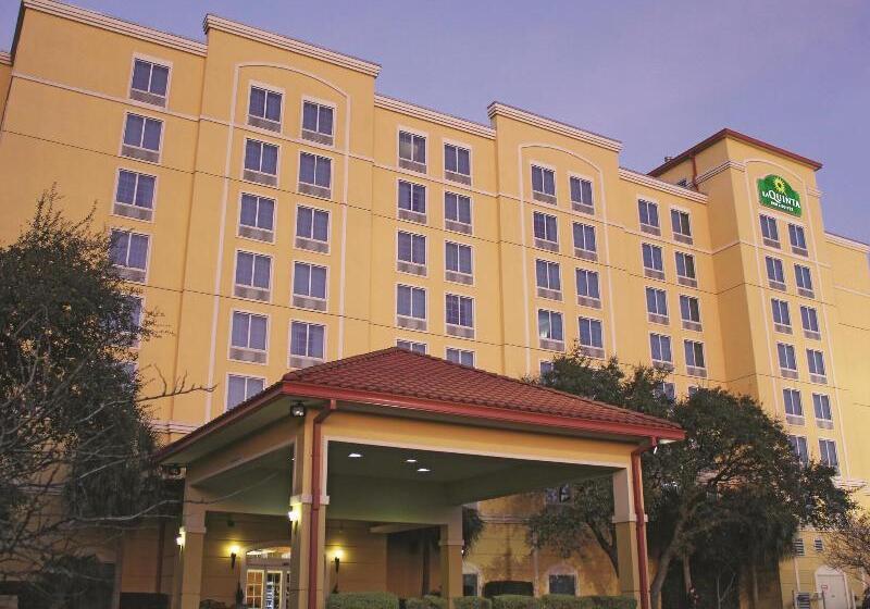 هتل La Quinta By Wyndham San Antonio Medical Ctr. Nw