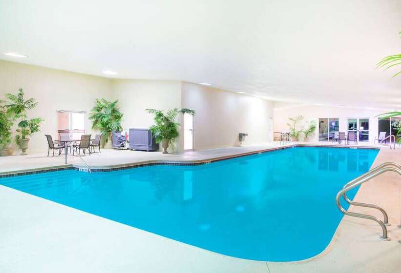 Wyndham Garden Galena Hotel & Day Spa