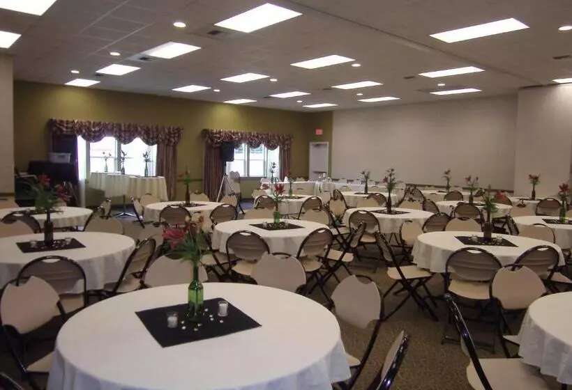 酒店 Stay Beyond Inn & Suites