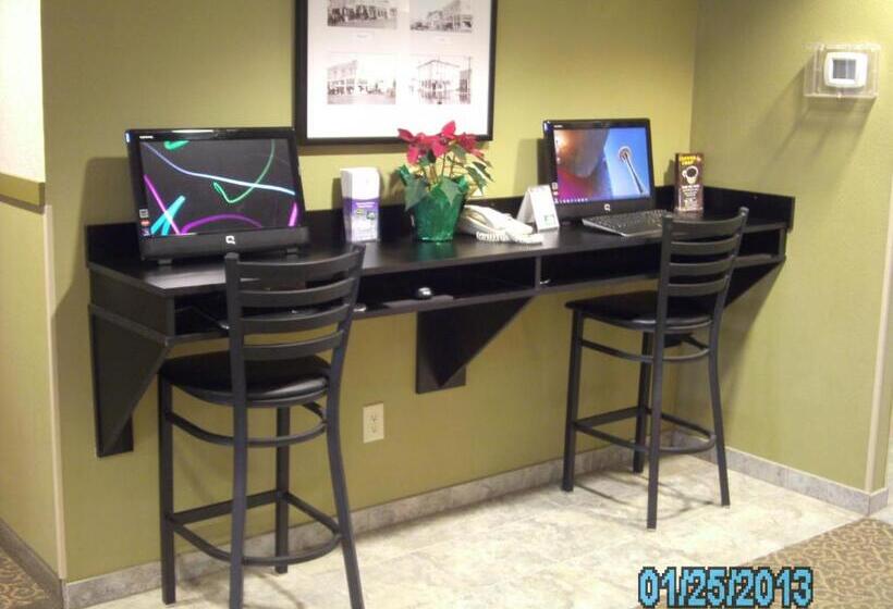 ホテル Stay Beyond Inn & Suites