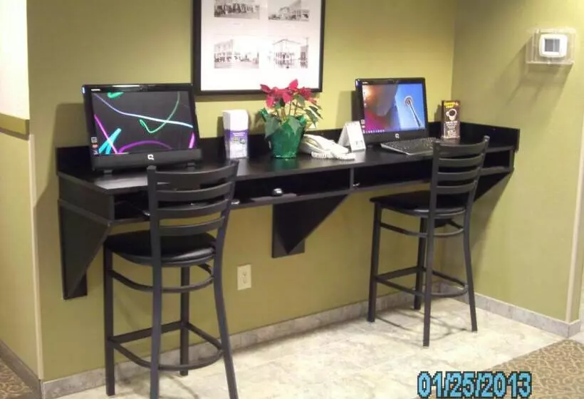 酒店 Stay Beyond Inn & Suites