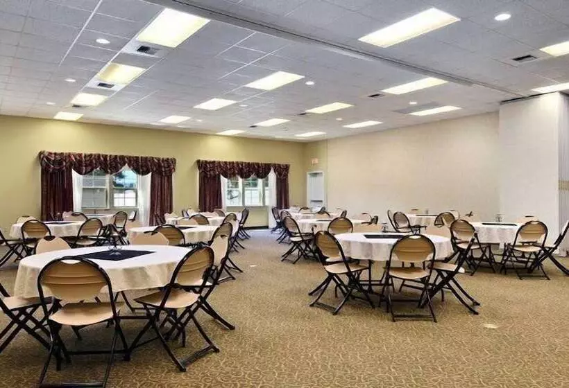 酒店 Stay Beyond Inn & Suites