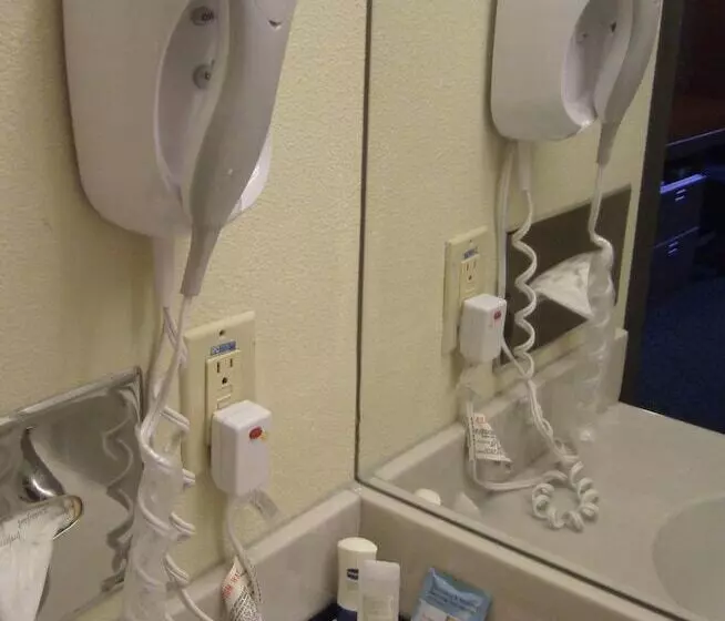 酒店 Stay Beyond Inn & Suites